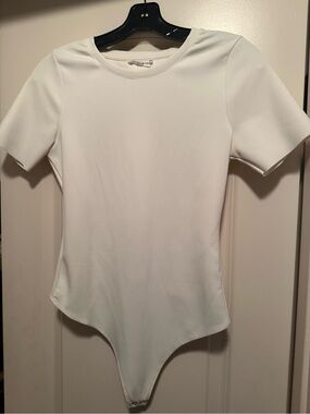 Good American White Short-Sleeve Crew Neck Bodysuit